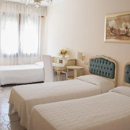 Hotel Serena 3*