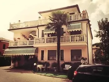 塞利纳别墅酒店 3* 马格拉