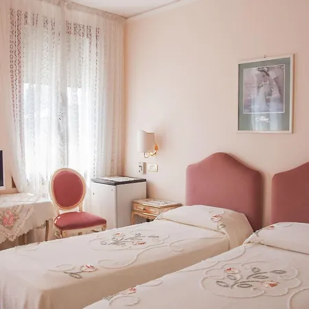 Hotel Serena 3*