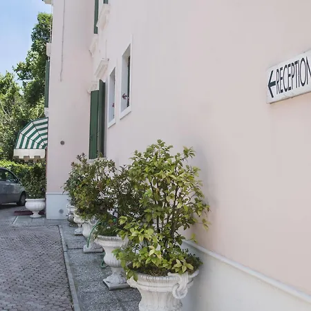 Serena Hotel 3*